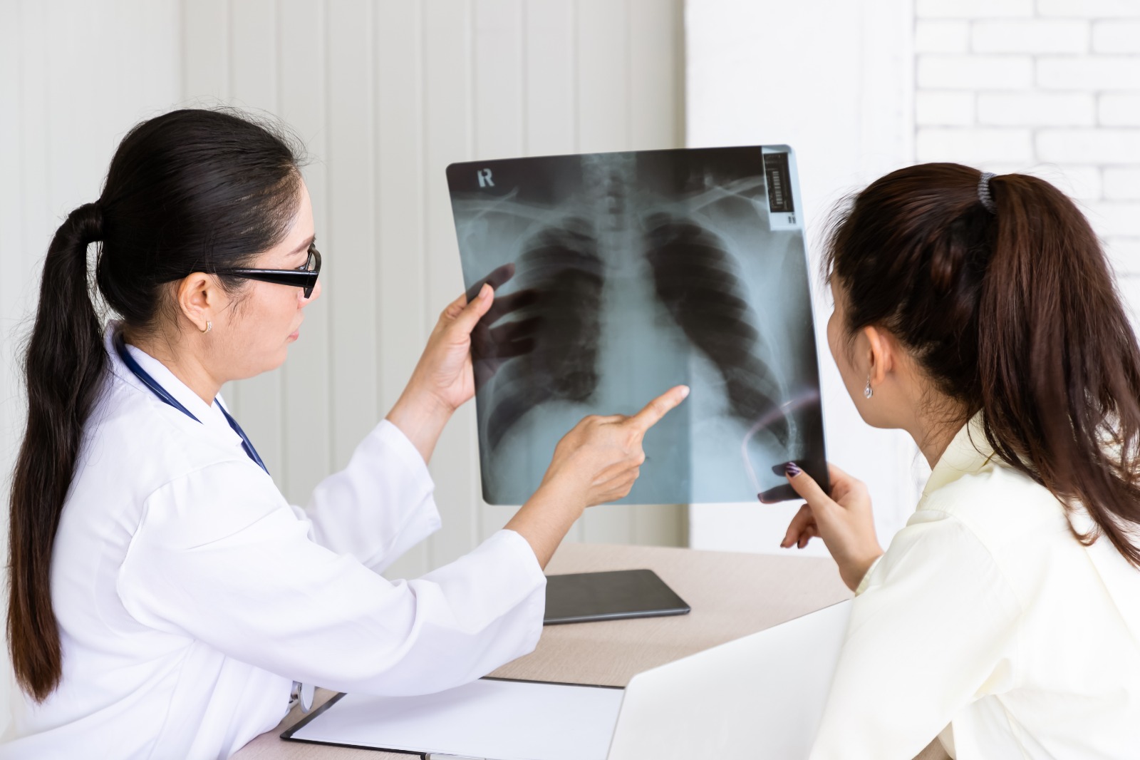 Doctor explaining diagnosis to patient